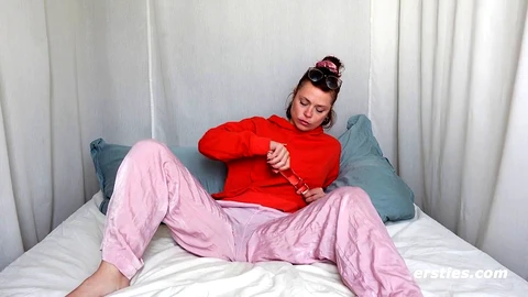 Lindsey Cruz's solo scene is genuine, steamy, and super intense